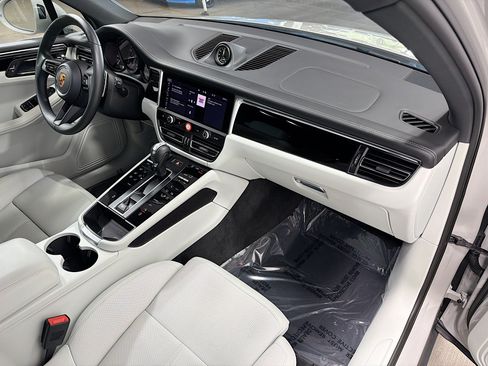 Certified 2026 Porsche Macan AWD/4WD image 15