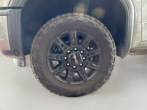 Used 2024 GMC Sierra 2500 AT4 w/ Technology Package AWD/4WD image 32