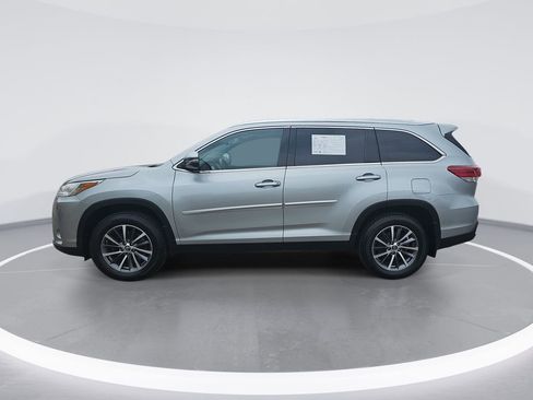 Used 2019 Toyota Highlander XLE AWD/4WD image 7