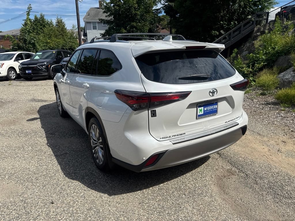 Used 2024 Toyota Highlander Platinum AWD/4WD image 4