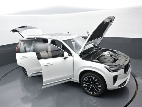 Used 2025 Volvo XC90 T8 Ultra w/ Protection Package image 38