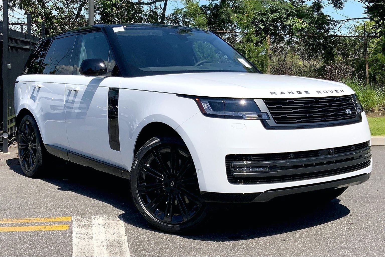 New 2027 Land Rover Range Rover SE AWD/4WD image 2