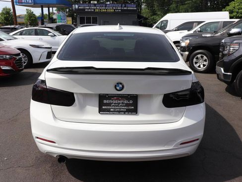 Used 2016 BMW 320i xDrive Sedan AWD/4WD image 4