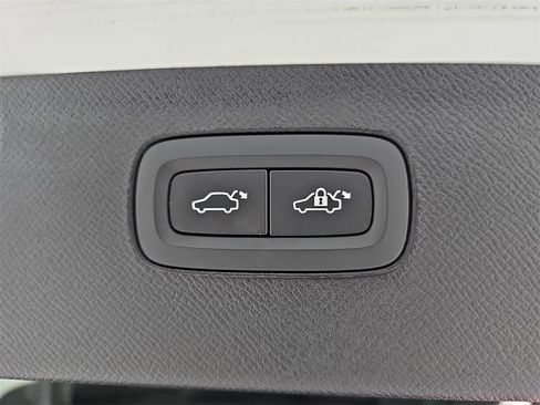 Used 2021 Volvo XC90 T5 Momentum image 20