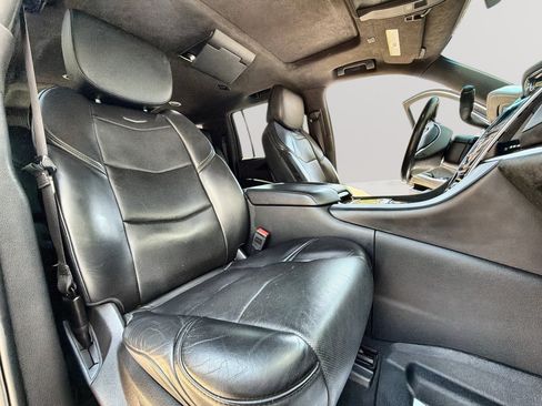 Used 2019 Cadillac Escalade ESV Platinum AWD/4WD image 28