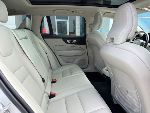 Used 2025 Volvo V60 B5 Cross Country Plus image 24