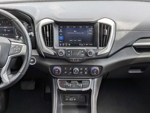 Used 2024 GMC Terrain SLT AWD/4WD image 18