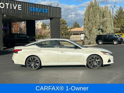 Used 2022 Nissan Altima 2.5 SR w/ Midnight Edition Package AWD/4WD image 2