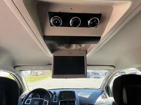 Used 2014 Dodge Grand Caravan SXT FWD image 15