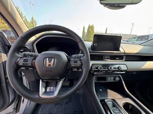 Used 2025 Honda Pilot Touring image 21