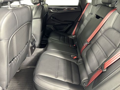 Certified 2025 Porsche Macan image 15
