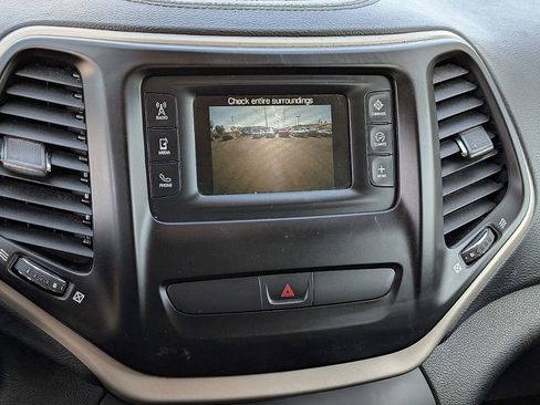 Used 2017 Jeep Cherokee Latitude image 31