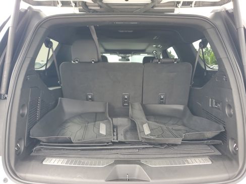 Used 2023 Chevrolet Suburban Z71 w/ Luxury Package image 16