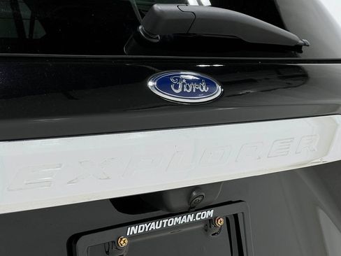 Used 2021 Ford Explorer XLT w/ Equipment Group 202A AWD/4WD image 44