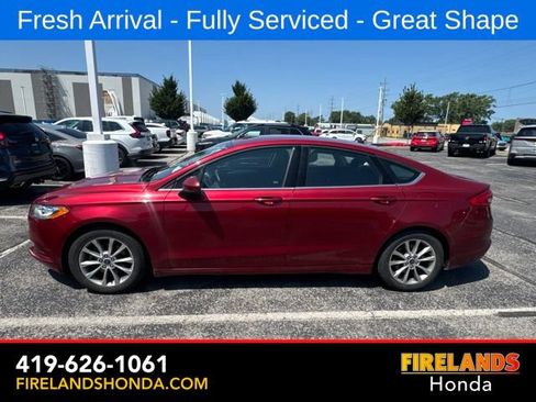 Used 2017 Ford Fusion SE w/ Fusion SE Technology Package FWD image 1
