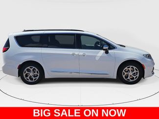Used 2023 Chrysler Pacifica Limited FWD video 2