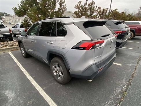 Used 2022 Toyota RAV4 XLE w/ Convenience Package image 4