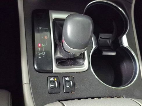 Used 2019 Toyota Highlander XLE AWD/4WD image 17