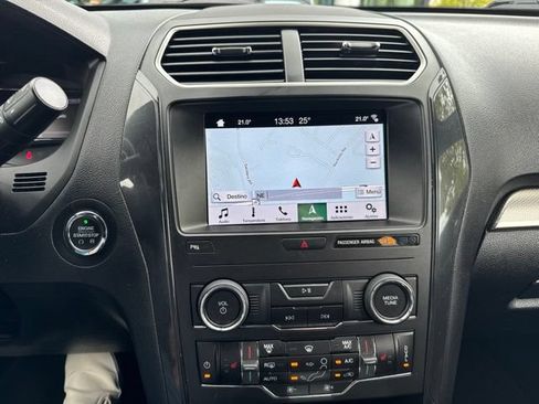 Used 2019 Ford Explorer XLT w/ Equipment Group 202A FWD image 11