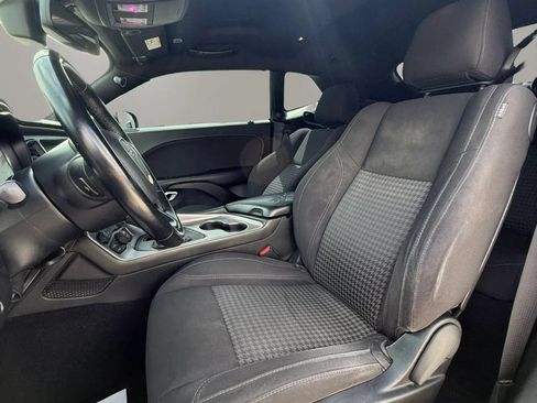 Used 2019 Dodge Challenger SXT RWD image 10