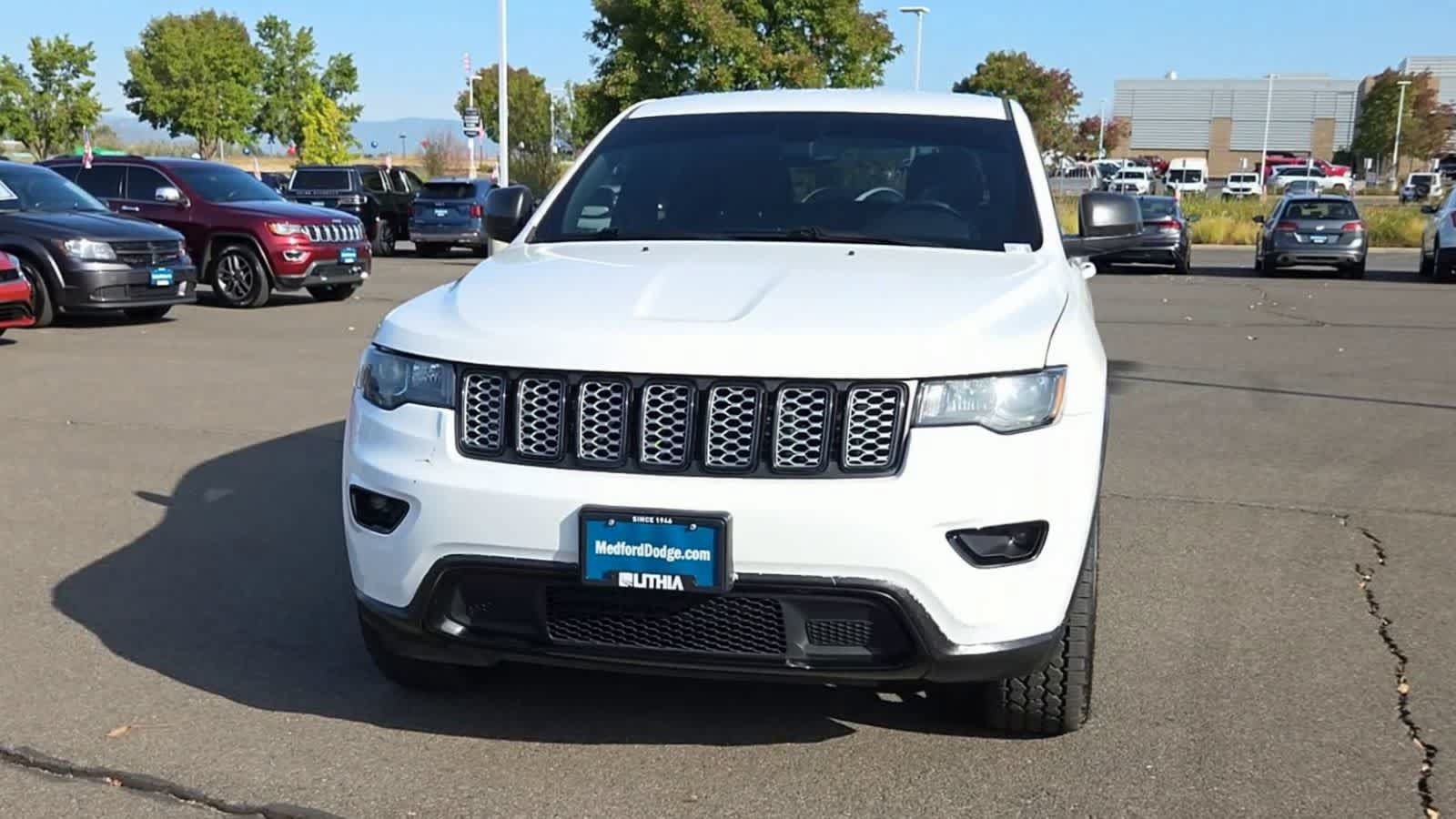 Used 2018 Jeep Grand Cherokee Altitude AWD/4WD image 3