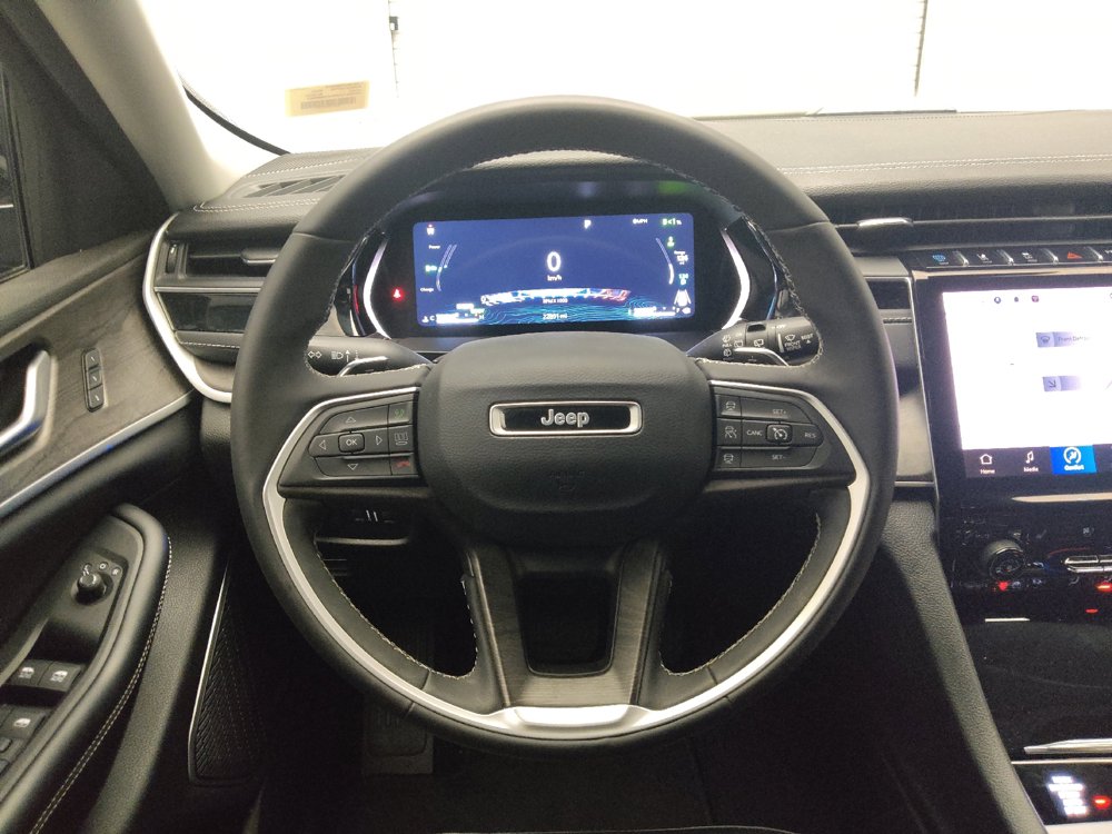 Used 2023 Jeep Grand Cherokee 4WD 4xe w/ Luxury Tech Group II image 22
