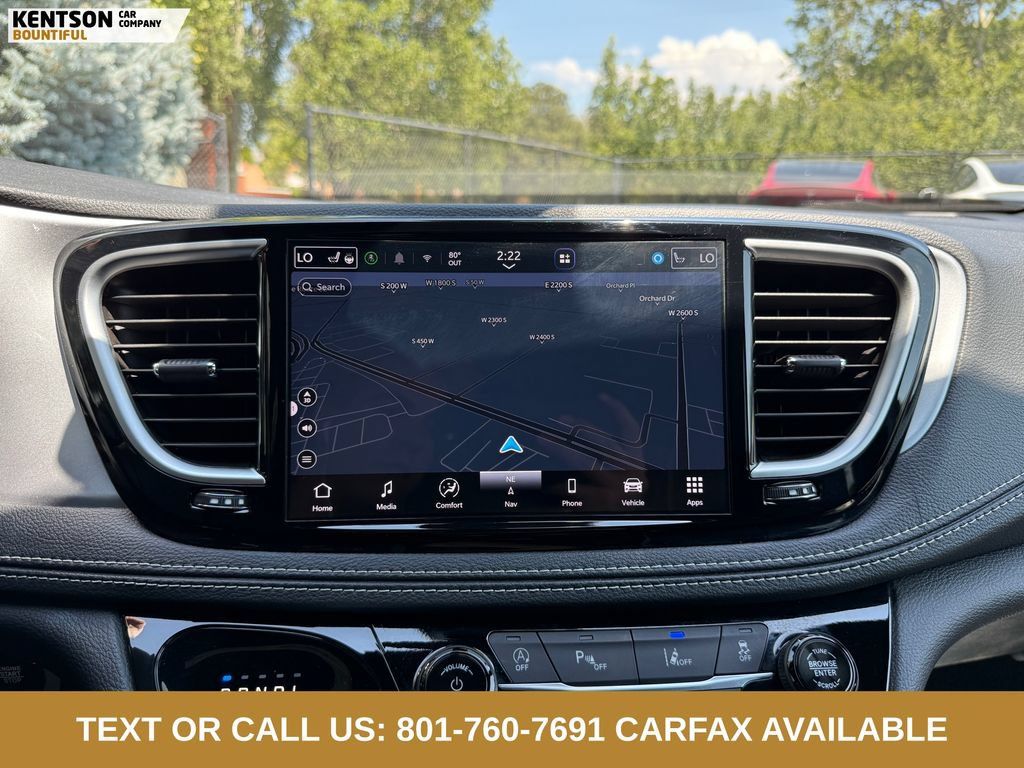 Used 2026 Chrysler Pacifica Limited FWD image 25