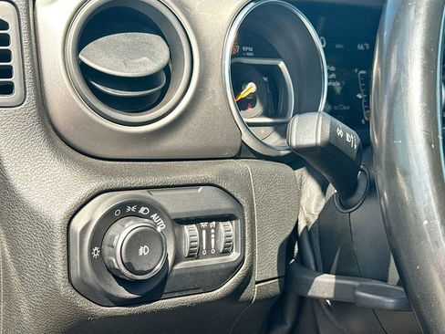 Used 2021 Jeep Wrangler Unlimited Willys image 12