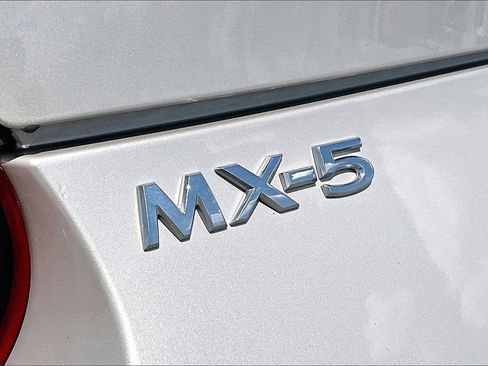 Used 2022 MAZDA MX-5 Miata Sport image 18