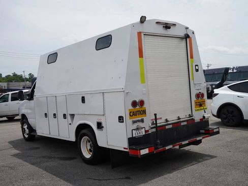 Used 2018 Ford E-450 and Econoline 450 Super Duty RWD image 4