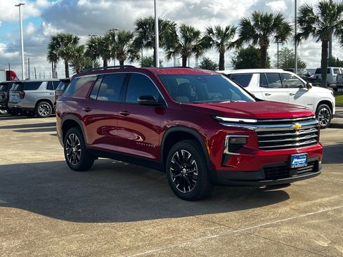 New 2026 Chevrolet Traverse LT image 3