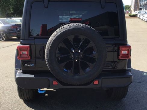 Used 2023 Jeep Wrangler Unlimited Sahara w/ Cold Weather Group AWD/4WD image 4