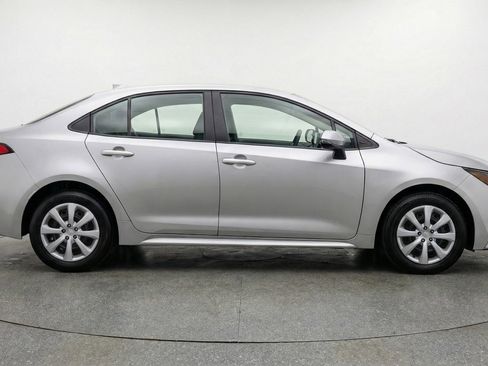 Used 2025 Toyota Corolla LE FWD image 11