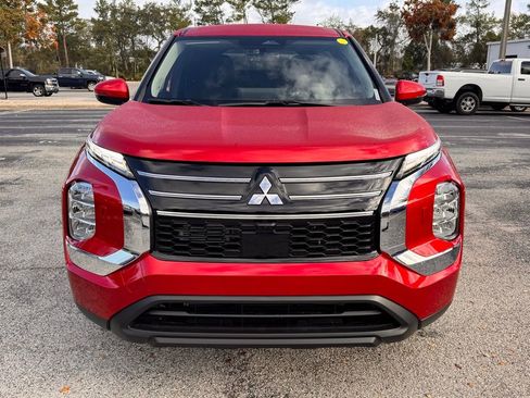 New 2026 Mitsubishi Outlander ES image 2