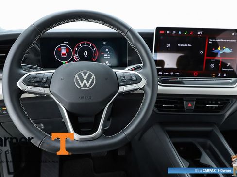 Used 2025 Volkswagen Tiguan SE FWD image 20