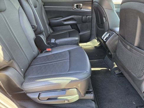 Certified 2024 Kia Sorento EX w/ Panoramic Sunroof Package FWD image 16