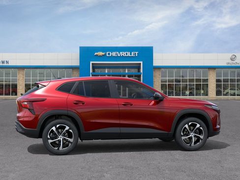 New 2026 Chevrolet Trax RS w/ Sunroof Package FWD image 5