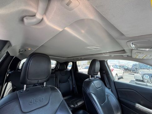 Used 2019 Jeep Cherokee Limited AWD/4WD image 17