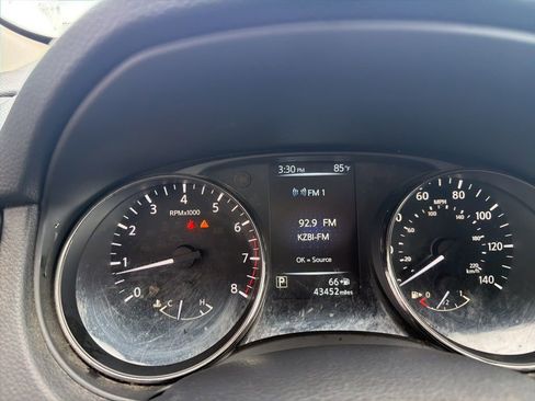 Used 2017 Nissan Rogue SV image 13