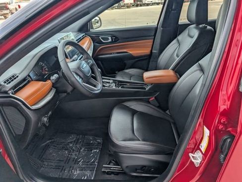 Used 2024 Jeep Compass Limited image 2