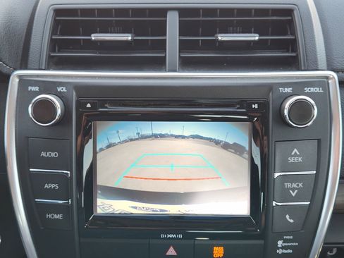 Used 2016 Toyota Camry XLE image 19