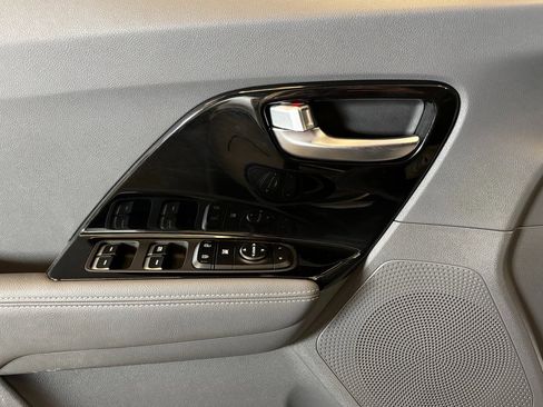 Used 2022 Kia Niro LXS image 19
