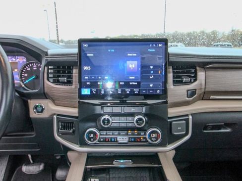 Used 2024 Ford Expedition Limited image 30