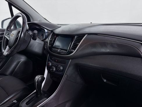 Used 2017 Chevrolet Trax LT w/ LT Convenience Package image 29