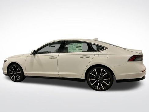 Used 2025 Honda Accord Touring image 2