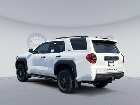 New 2026 Toyota 4Runner SR5 AWD/4WD image 2