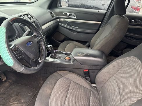 Used 2019 Ford Explorer XLT w/ Equipment Group 201A FWD image 4