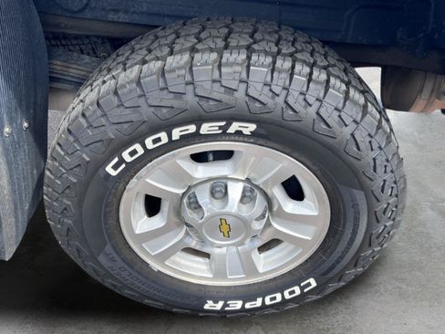 Used 2010 Chevrolet Silverado 2500 LT w/ Interior Plus Package RWD image 15