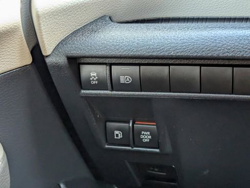 Used 2023 Toyota Sienna XLE image 45