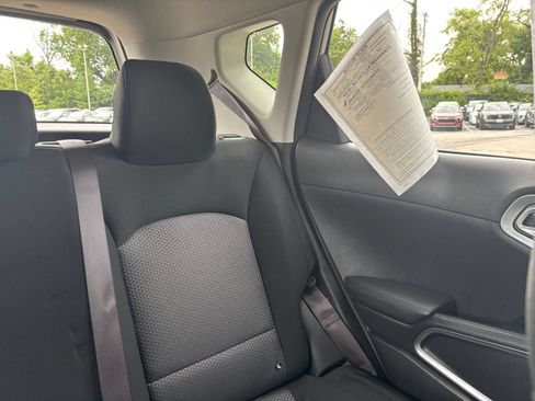 Used 2025 Kia Soul LX w/ LX Technology Package FWD image 35